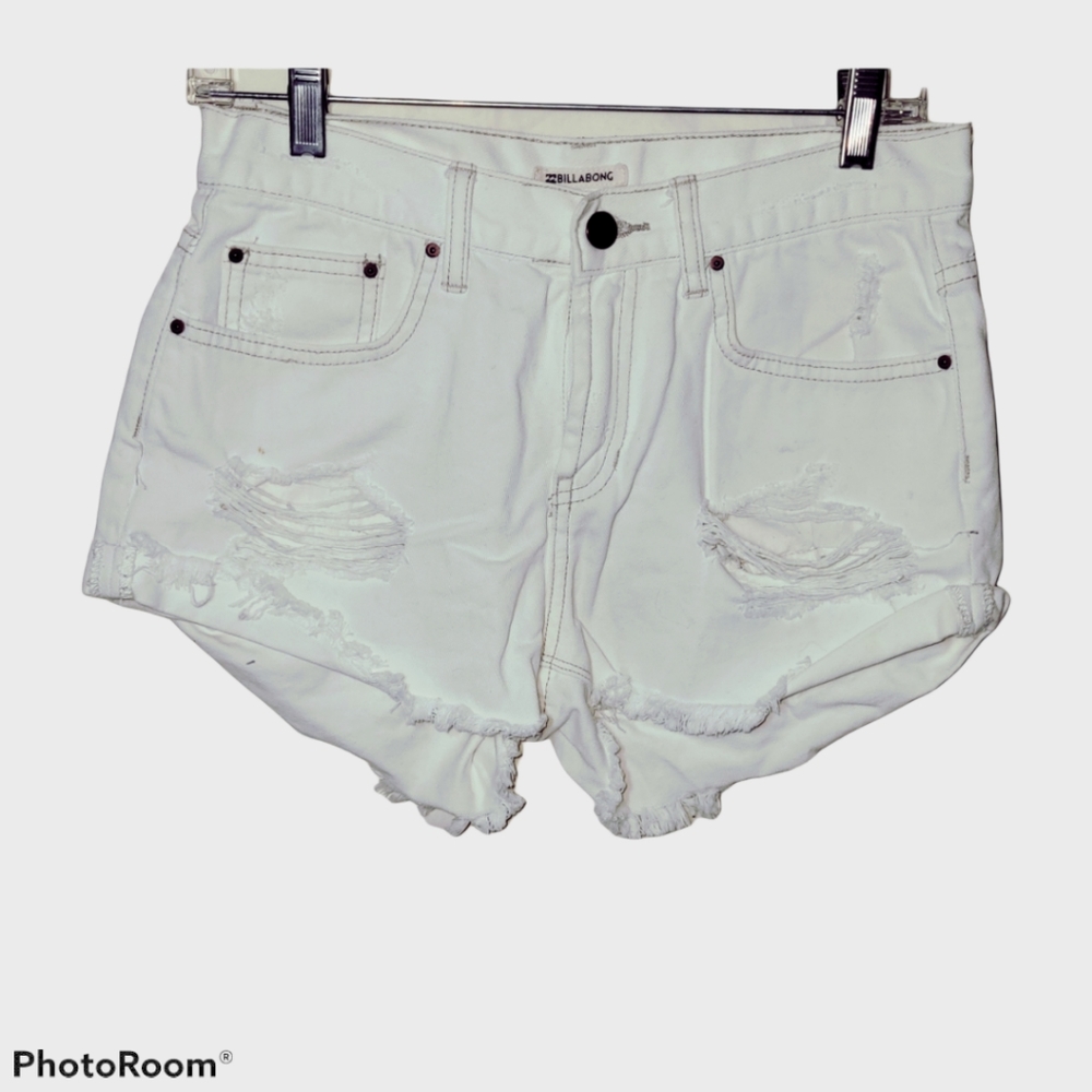 White billabong shorts